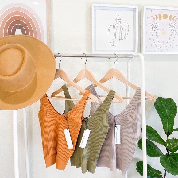 Tania’SweetFinds Tops - knitted crop top